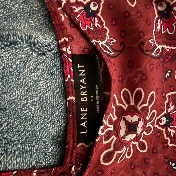 Lane Bryant Burgundy Floral Top    new without tag - Picture 2 of 2